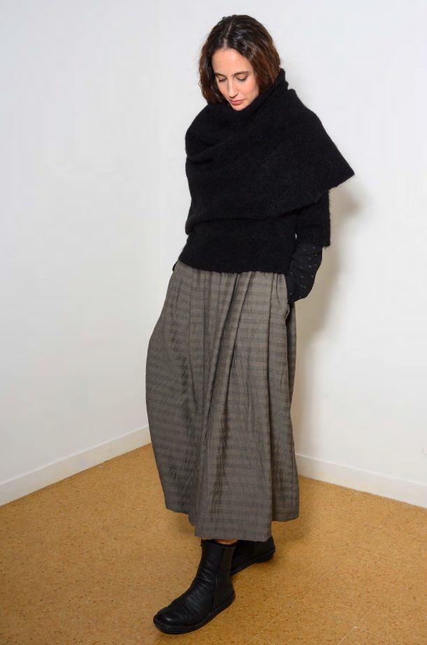 Isabella Clementini black jacket and flowing skirt