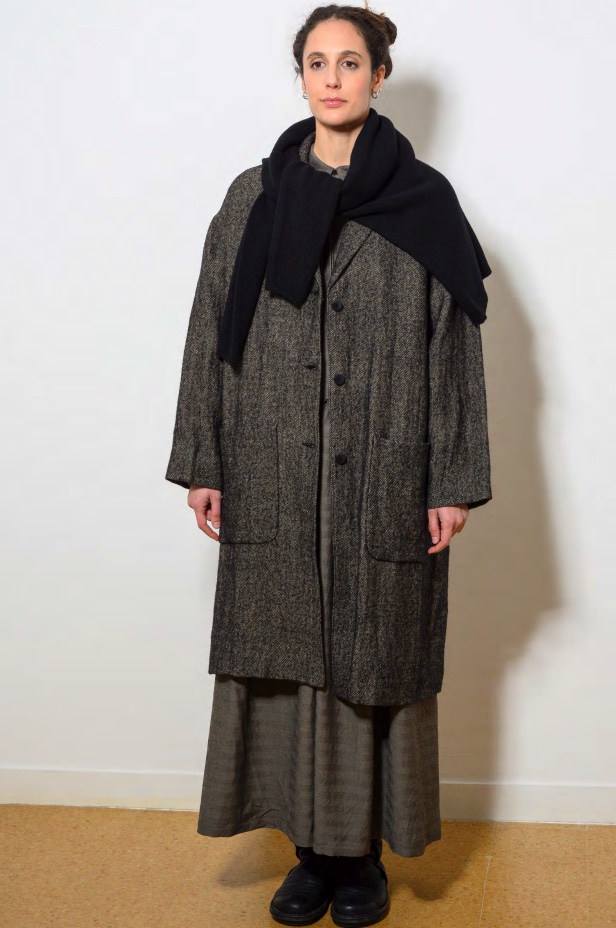 Isabella Clementini beige knit and denim outfit