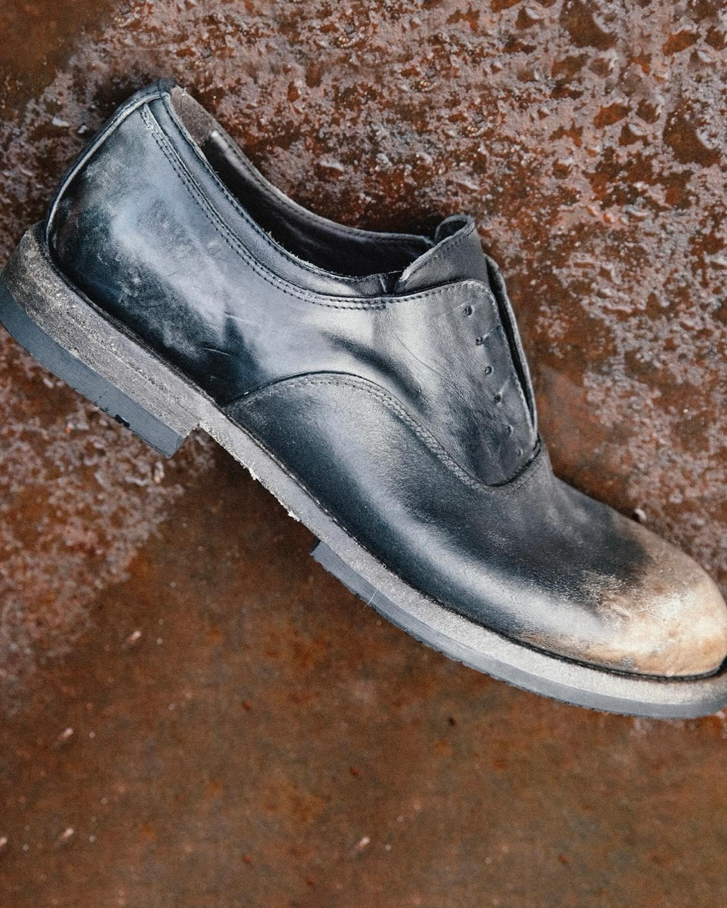 Shoto black polished lace-less shoe with distressed toe
