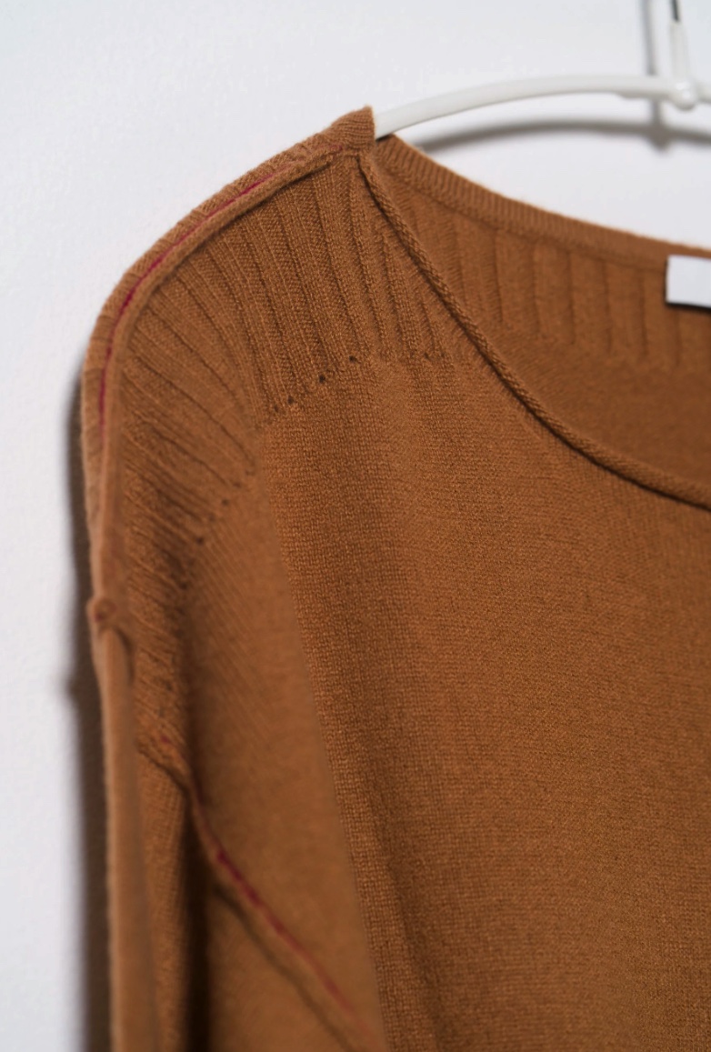 SOH camel knit seam detail